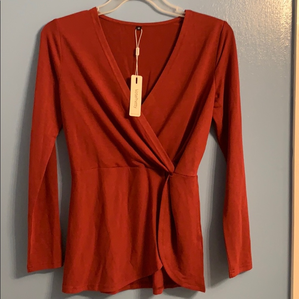 Burgundy long sleeve shirt knitted at waist NWT M